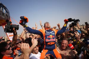 La emoción de Benavides tras ganar el Dakar y la locura de su equipo: "¡Lu-cia-no, Lu-cia-no!"
