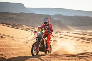 La emoción del argentino Luciano Benavides: es el líder en motos en la tabla general del Rally Dakar