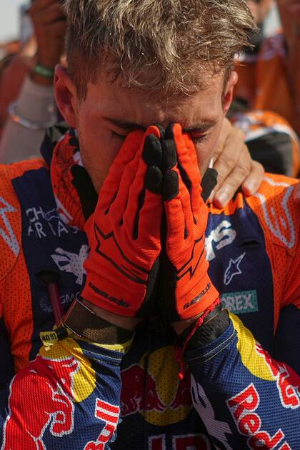 Luciano Benavides tras su victoria en el Rally Dakar