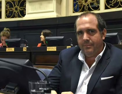 “Cobrar por respirar”: revuelo porque una diputada kirchnerista quiere que las vacas paguen por un gas que emiten 3 Luciano Bugallo: "En lugar de generar incentivos para fomentar la producción, seguimos inventando disparates para convertir a la vaca en un nuevo sujeto imponible”