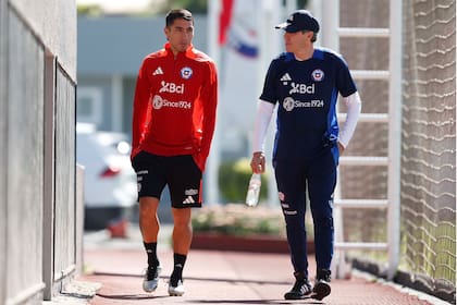 Luciano Cabral, a la izquierda de la foto, en la última convocatoria de la selección de Chile