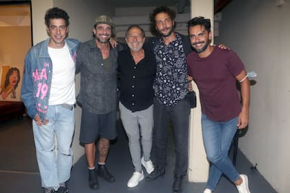Guillermo Francella con Luciano Castro y los tres protagonistas de la obra