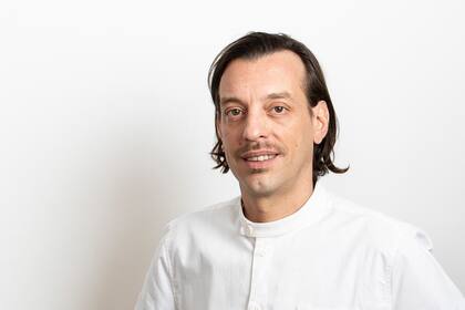 Luciano Combi es el chef de Fifí Almacén, un restaurante en donde su comida se basa en pantas. En el lugar se lo puede probar en el brunch y los platitos de la noche.