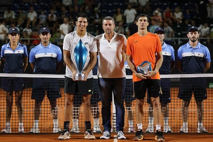 Luciano Darderi y Facundo Bagnis, campeón y finalista de la última edición del ATP de Córdoba, junto con Agustín Calleri, presidente de la AAT y de la Agencia Córdoba Deportes