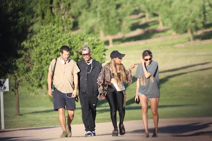 Luciano "El Tirri", Mimi Alvarado y Milett Figueroa disfrutaron de un paseo al atardecer