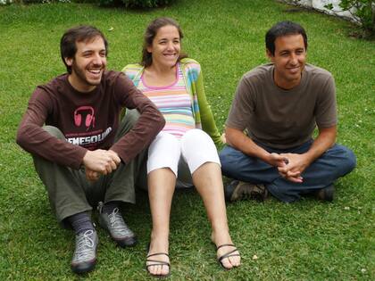 Luciano, junto a sus hermanos, con quien tiene un lazo muy estrecho, al igual que con sus primos.