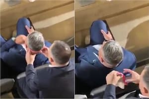 Luciano Nakis le secó la transpiración de la nuca a Claudio Tapia y generó repudio en las redes