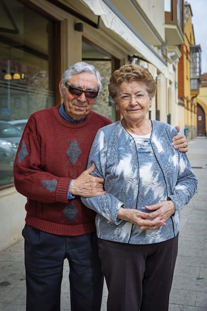 Luciano Sáez Alegre y Balbina Morán, propietarios de La Peseta, el restaurante más tradicional de la ciudad.