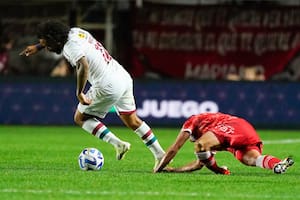 Fútbol y lágrimas: una lesión gravísima, el llanto conmovedor y el 10 que, de arquero, casi saca una pelota imposible