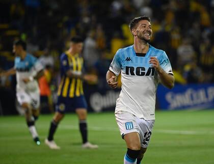 Luciano Vietto festeja su gol, el primero de Racing ante Rosario Central