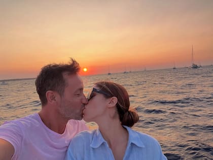 Luciano y Julia, en una imagen publicada por el cantante en San Valentín