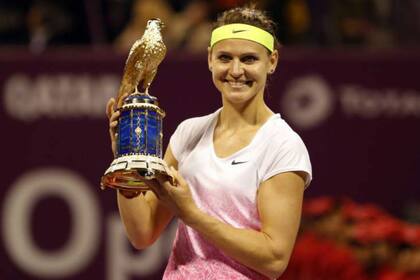 Lucie Safarova con su título en Doha