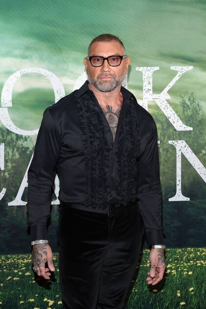 Luciendo sus tatuajes, Dave Bautista derrochó sensualidad en la alfombra roja