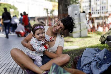 Lucila, 28, y Catalina, 7 meses. "Yo vine por ella, para que ella crezca en libertad"