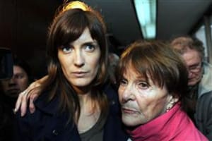 Lucila Frend, acompañada por familiares en los tribunales