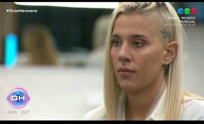 Lucila recibió una sanción por sacarse el micrófono