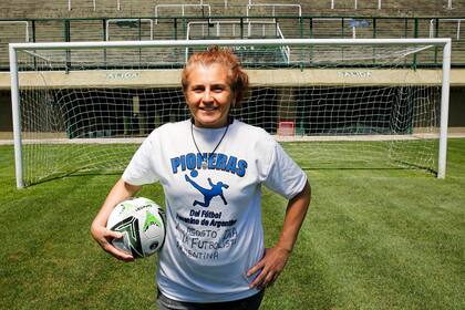 Lucila Sandoval reconstruyó algunos goles para La Nacion en la cancha de Ferro