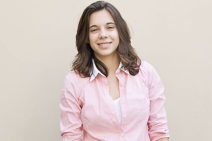 LUCILA VALESE (19 años) . Nació el 21 de septiembre de 1993, a las 32 semanas de embarazo, con 1400 gramos