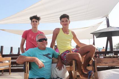 Lucio López con su Ezequiel y un amigo