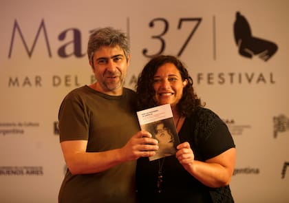 Lucio Mafud, autor del libro sobre Renee Oro, y Mariana Avramo, coordinadora de la Cinemateca del Incaa