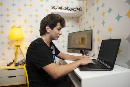 Lucio Vaccarezza está en 4to año de la ORT y eligió la especialidad Tics (Tecnología de la Comunicación y la Información)