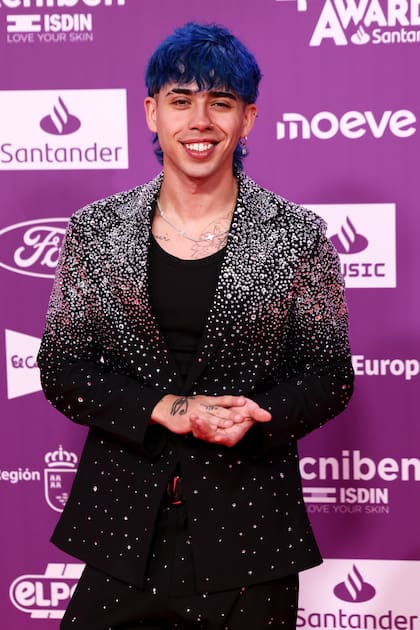 Luck Ra eligió brillar también con su saco en Los40 Music Awards