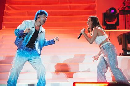 Luck Ra invitó a sus compañeros de La Voz Argentina; aquí, con Soledad Pastorutti