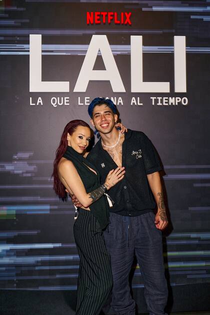 Luck Ra, quien compartió gran parte del año con Lali en La Voz Argentina y La Joaqui, amiga de la artista, dijeron presente