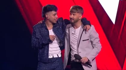 Luck Ra y el participante cantaron juntos tras su presentación (Captura: @LaVozArgentina)