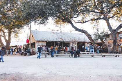 Luckenbach cuenta con una población que no supera los 25 habitantes, aunque anteriormente llegó a registrar que la población era de tres