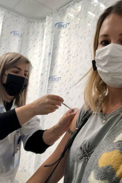 Lucrecia Danchuk recibió la primera dosis de la vacuna contra el Covid-19, en Israel, el 22 de enero de 2021