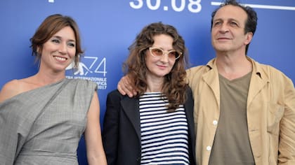 Lola Dueñas, Lucrecia Martel y Daniel Giménez Cacho presentando Zama en el festival de Venecia de 2017