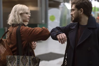 Lucy Boynton y Kit Harington en el capítulo de Modern Love inspirado en la historia de Cecilia