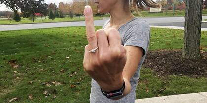 Lucy Huber es una corredora que luego de que el video se haga viral, escribió un texto furioso en contra del prometido.