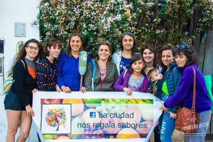 Ludmila empezó en 2012 a armar paseos abiertos y gratuitos para recorrer circuitos de frutales porteños