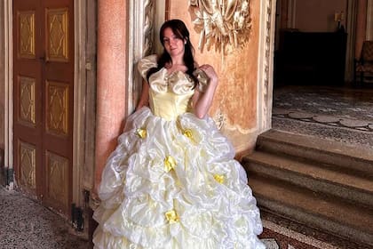 Ludovica Sannazzaro Nata muestra en las redes sociales el castillo en el que vive y usa vestidos para la ocasión