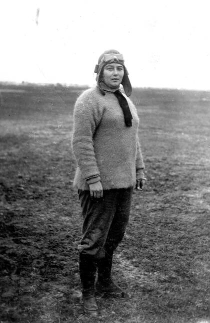 Luego de casarse, Amalia Figueredo abandonó la práctica de la aviación.Tuvo dos hijos.