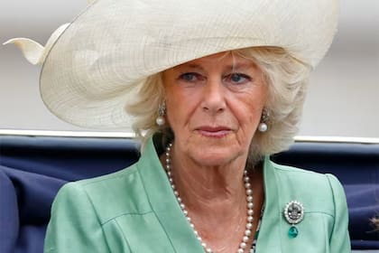 Luego de casarse con el príncipe Carlos, la joya pasó a manos de Camilla, quien decidió lucirla a modo de broche