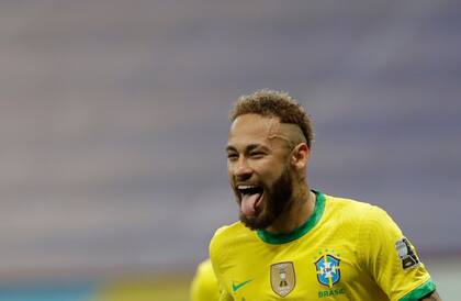 Luego de dos años muy complicados por problemas extrafutbolísticos (lesiones constantes y una denuncia judicial por violación) el brasileño Neymar volvió a sonreír.
