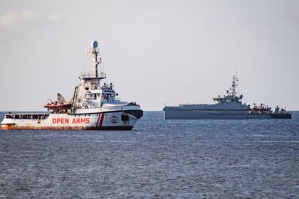 El buque Open Arms frente a la costa italiana