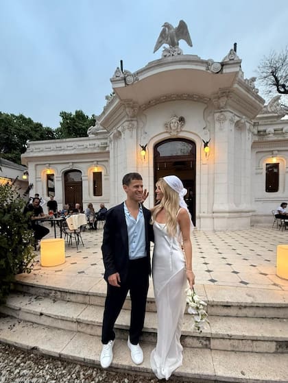 Luego de la ceremonia, la pareja celebró con sus íntimos en Águila Pabellón, el restó ubicado en el Ecoparque que está entre los recomendados por la Guía Michelin