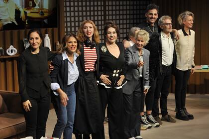 Luego de la función, el elenco recibió una gran ovación