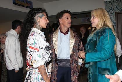 Luego de la función, Graciela Alfano se acercó hasta el actor Gonzalo Vázquez para felicitarlo por su trabajo sobre las tablas