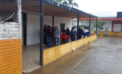 Luego de la reunión con la Secretaría de Trabajo de la provincia, se comunicó al resto de los despedidos cómo va a continuar la situación