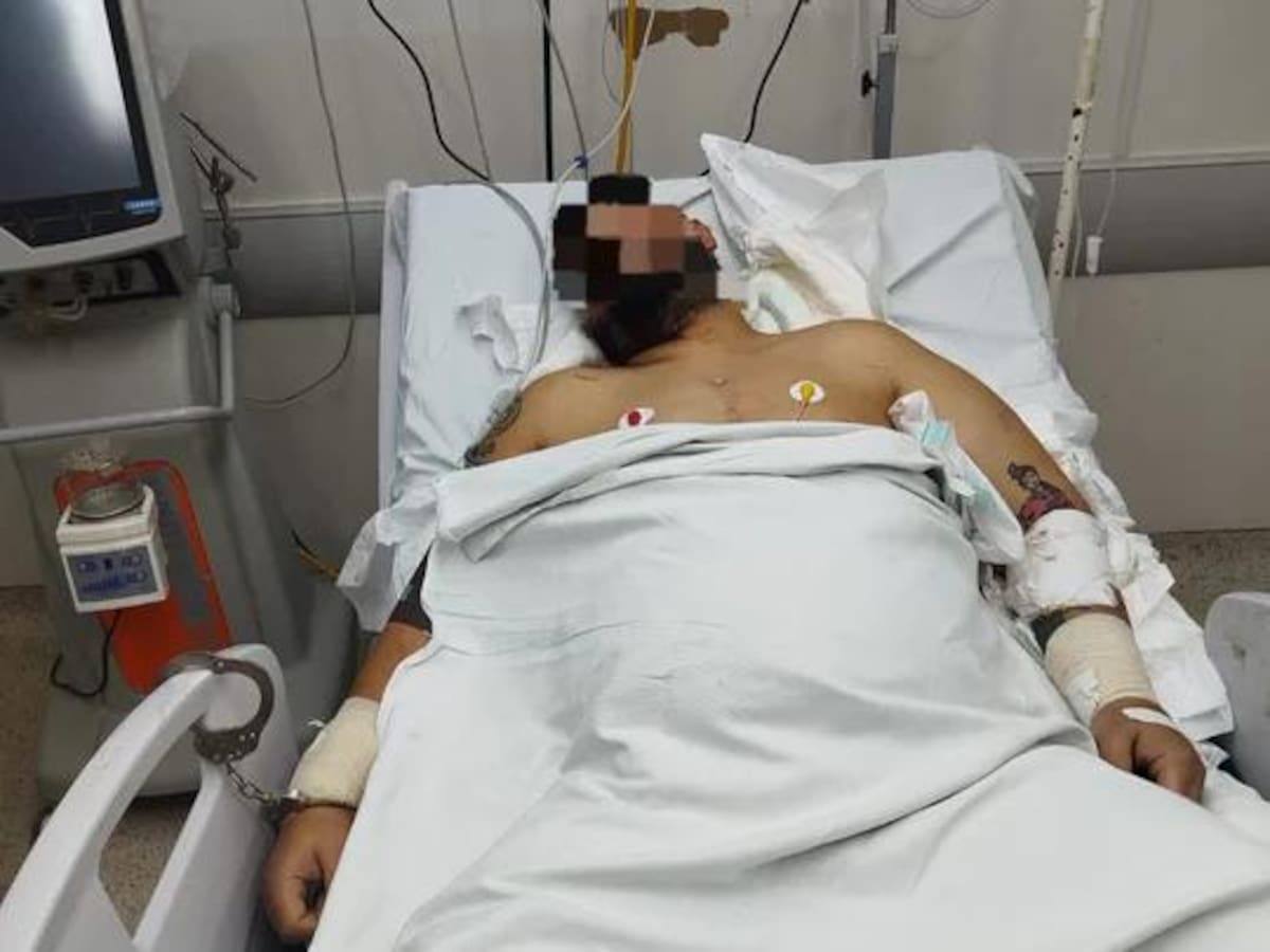 Ele queria proteger a mãe de um ataque e acabou sendo esfaqueado pelo padrasto Ele queria proteger a mãe de um ataque e acabou sendo esfaqueado pelo padrasto