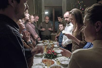 Luego de muchos años en Holanda, Adam regresa a Polonia a pasar Navidad con su familia. Pero nada es como esperaba.