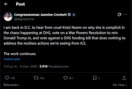 Luego de perder las primarias demócratas, la legisladora retomó su agenda política con una fuerte critica a Kristi Noem