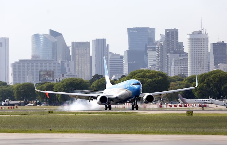 Aeroparque: se activó el protocolo antiexplosivos por dos aviones que viajaban desde San Pablo con amenazas de bomba