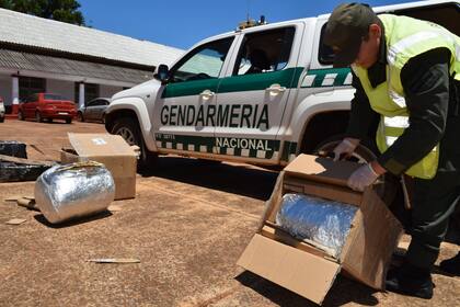 Luego de realizar la apertura de los paquetes y constatar su contenido (22 kilos 440 gramos de “Cannabis Sativa”)