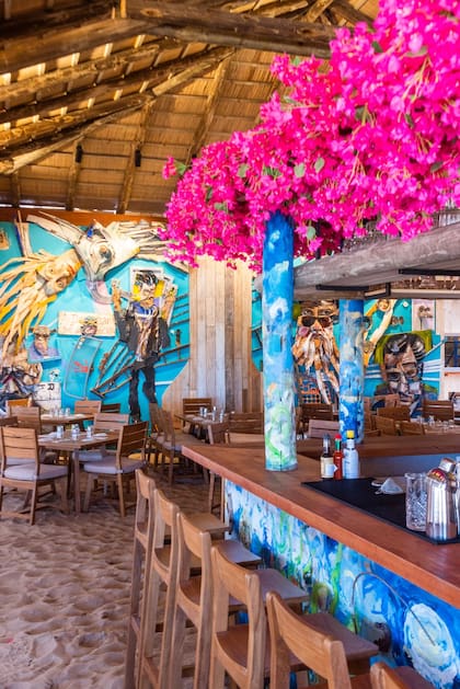 Luego de retirar todos los escombros que dejó el incendio, siguieron con el proceso de diseño, comisionar ese trabajo y el de la construcción del espacio, todo debía terminarse en 90 días.